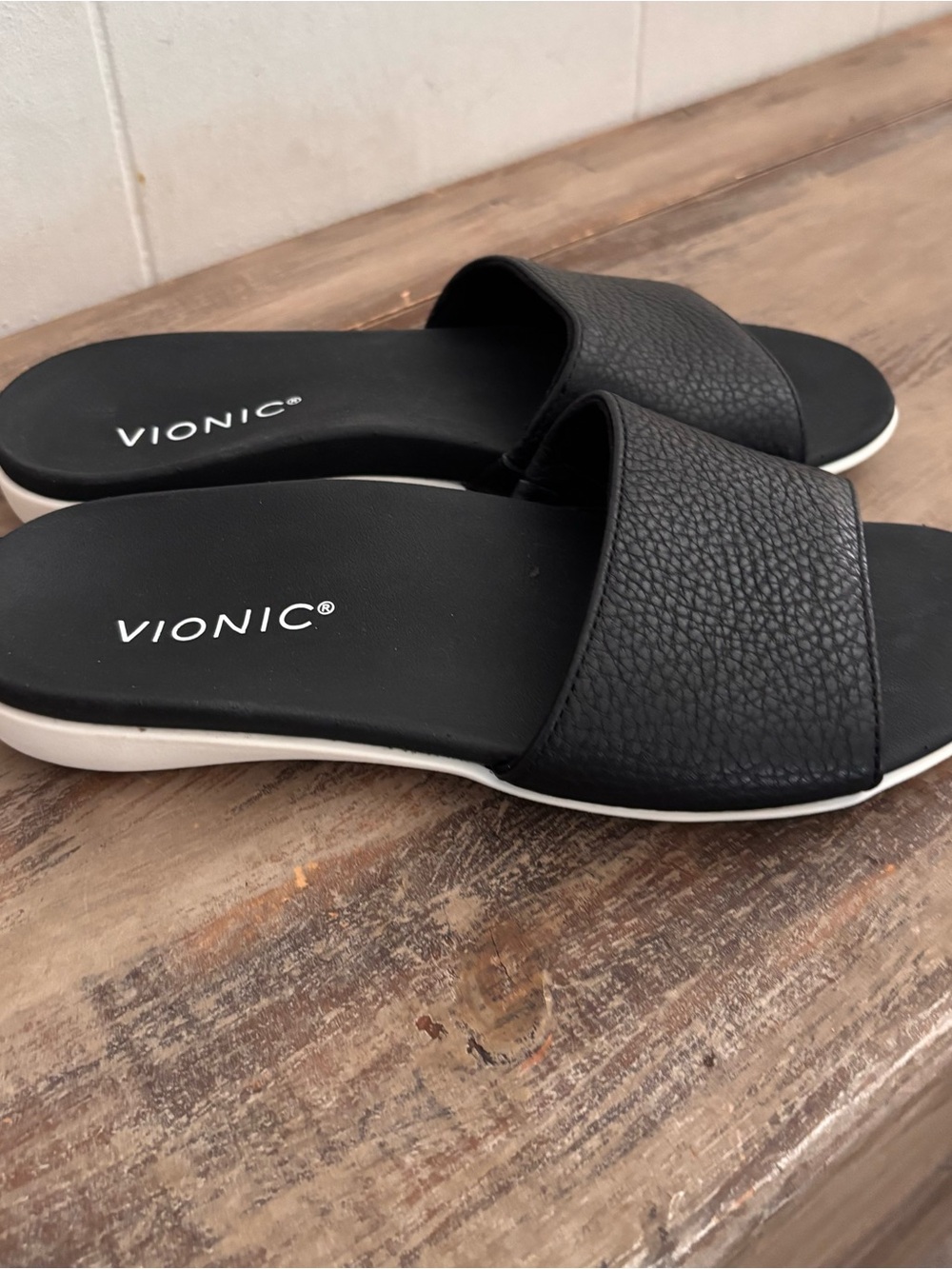 Vionic Val Slide Sandals Size 6
